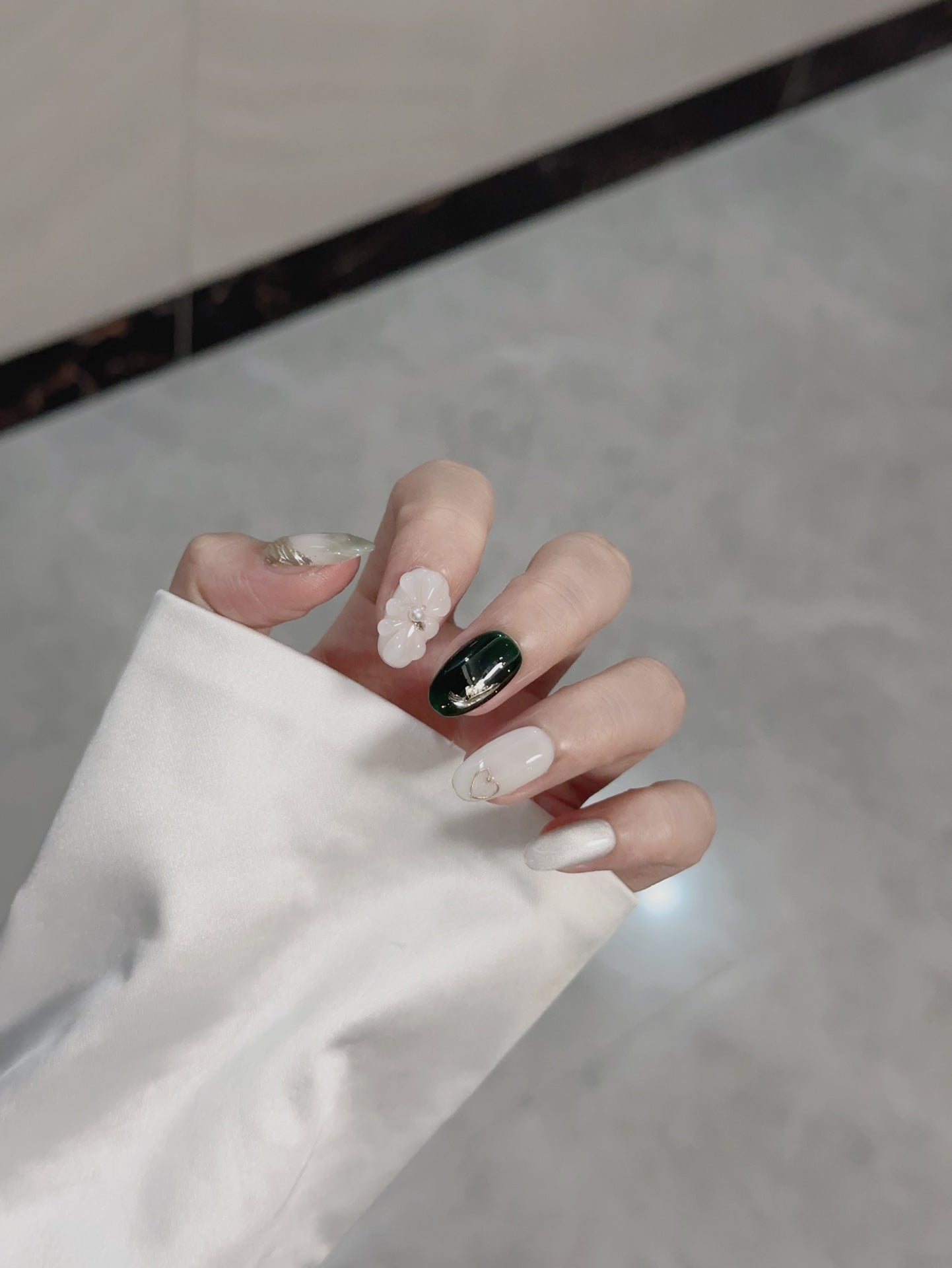 Medium Oval Deep Green Gradient & High-End Hand-Sculpted Flower Handmade Press-On Nails | Removable and Reusable | Free Tool Kit Included