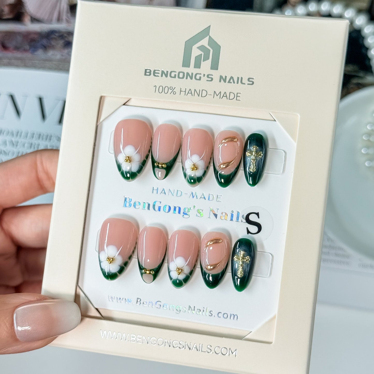 Emerald Daisy | Short Almond | Handmade Press-On Nails | Removable and Reusable | Free Tool Kit Included Regular