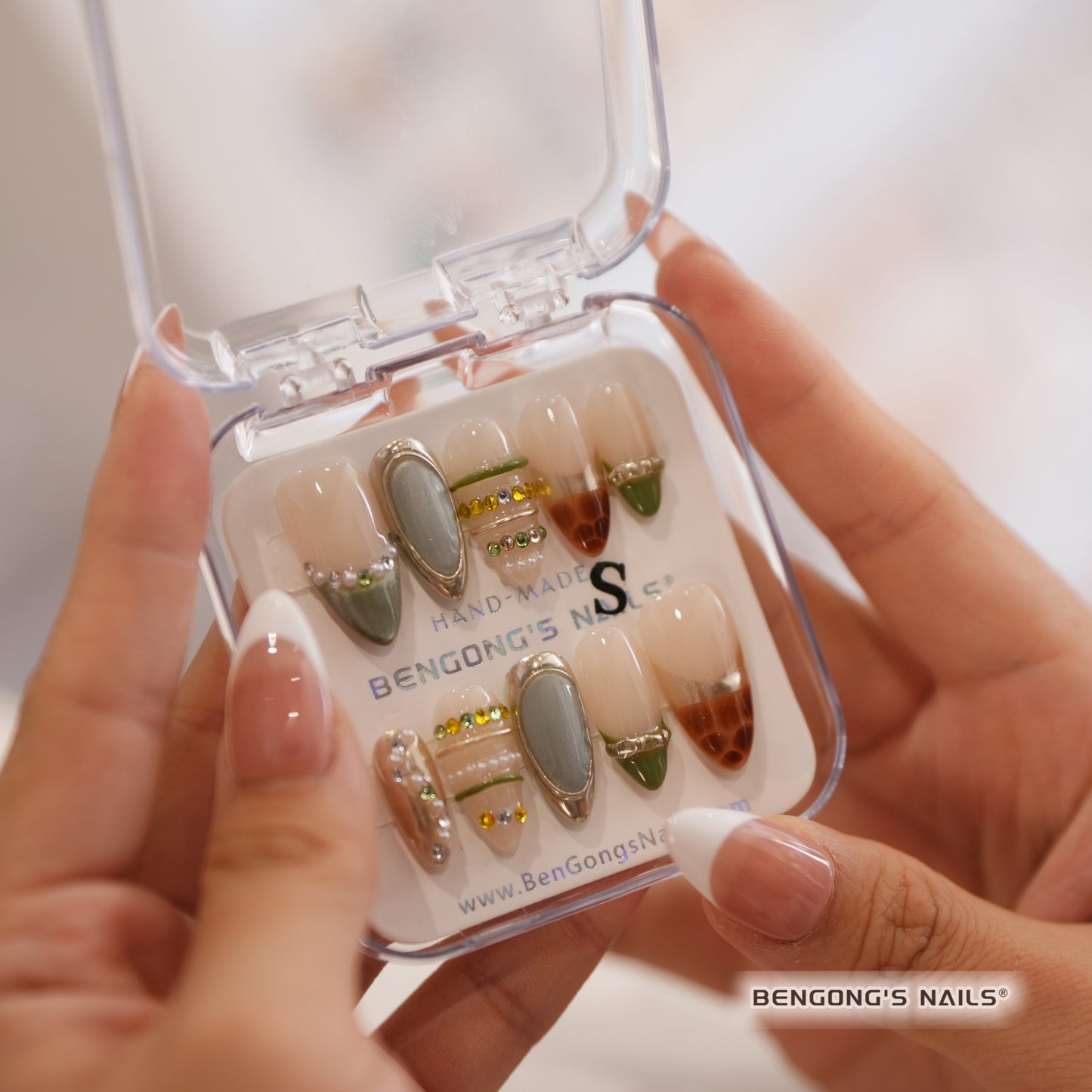 Rich Girl – Olive Luxe | Meduim Almond | Handmade Press-On Nails | Removable and Reusable | Free Tool Kit Included